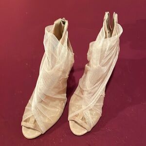 Kenny Loves Penny Skylar 11 M 4 1/2” Heels Beige Back Zipper Textile Upper